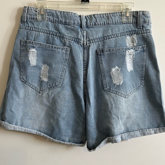 NWT- Light Wash Blue Distressed Denim Shorts - Picture 4 of 8